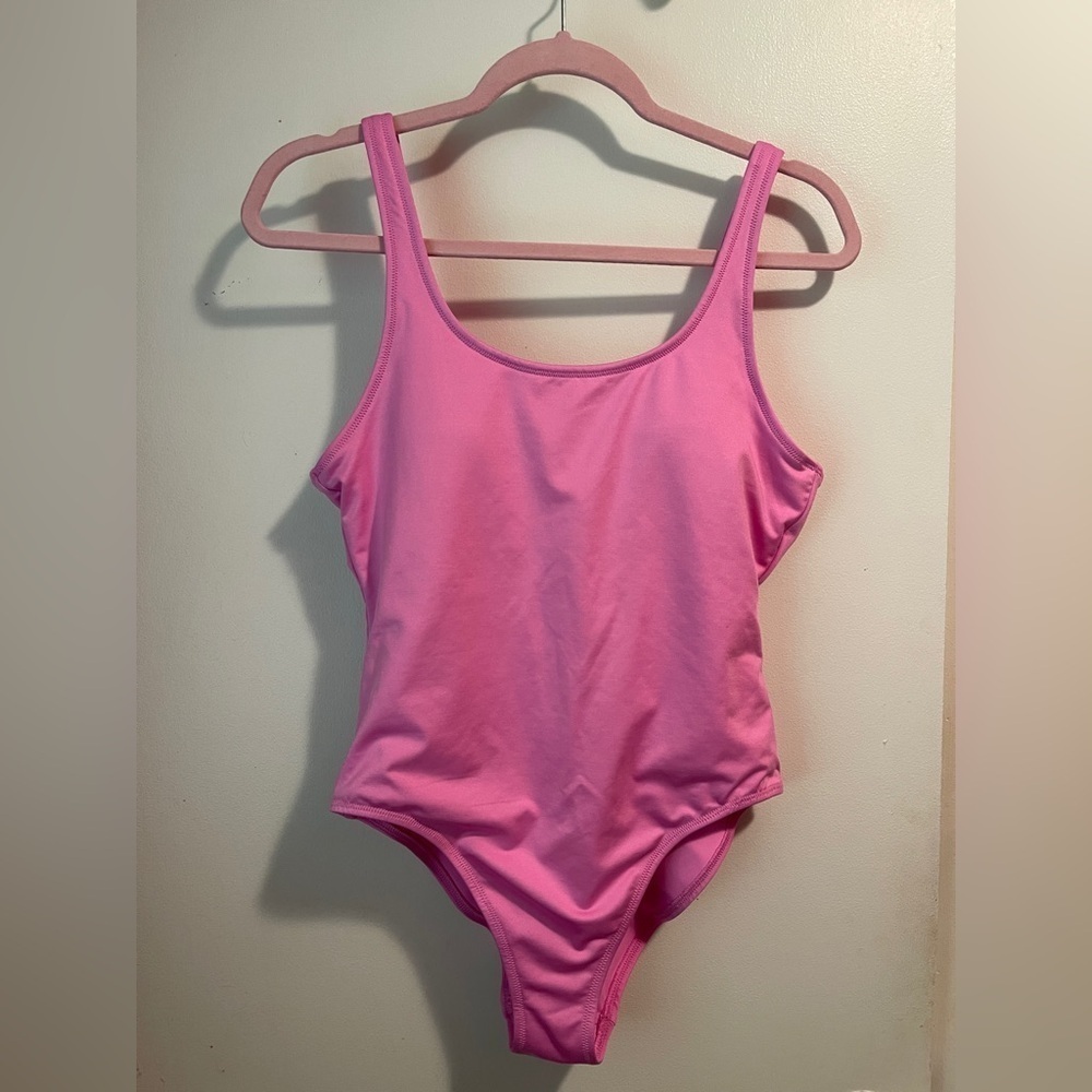 PINK Victoria's Secret Activewear in Vibrant Pink - Picture 6 of 7